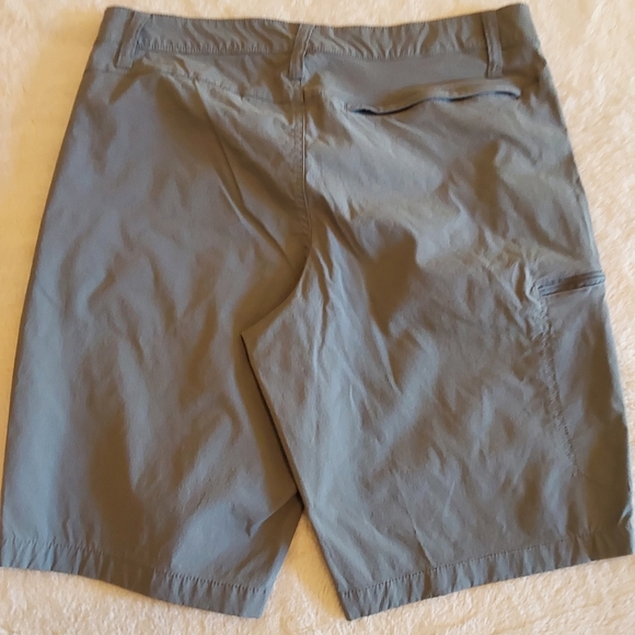 🌺 Mens Like New Gray Weatherproof Trail Shorts - Picture 4 of 7